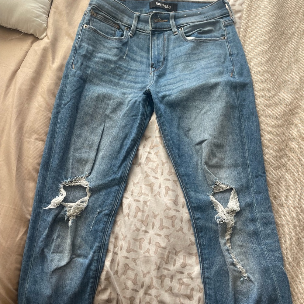 Express medium wash distress skinny Jean in size 0R (regular)